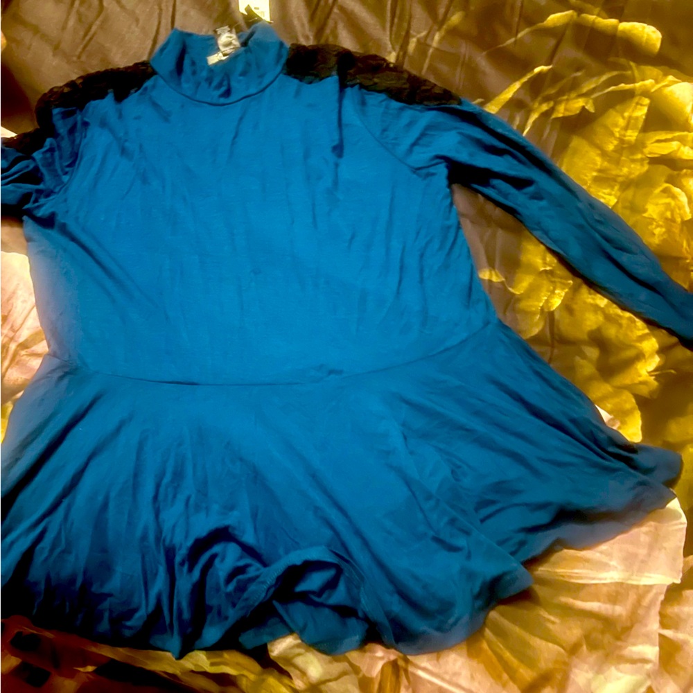 Blue shirt with lace shoulders